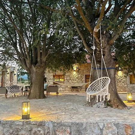 Nyaraló Kostela Stone House