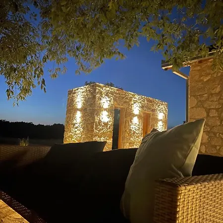 Dom wakacyjny Kostela Stone House