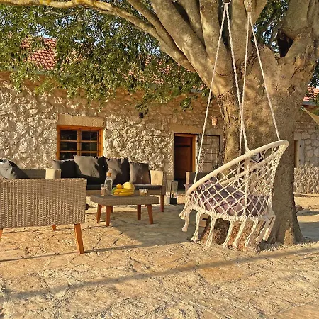 Kostela Stone House بيت للعطل *