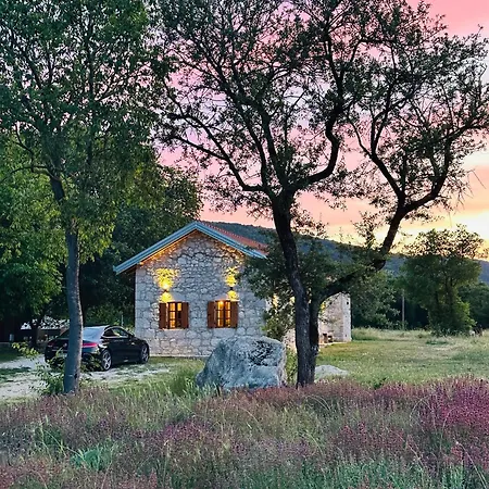 Kostela Stone House * Stolac